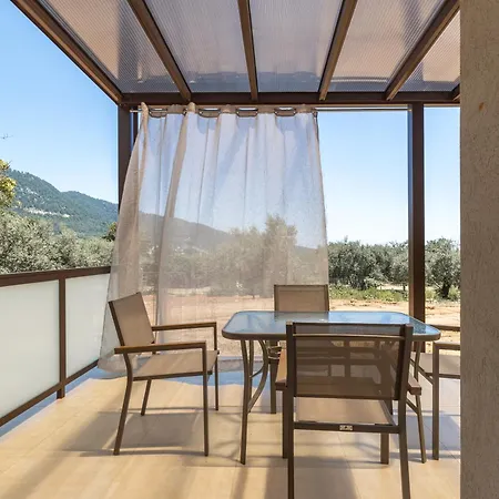 Apartament Elaionas *